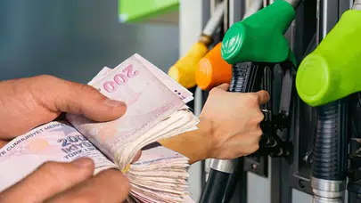 Akaryakıtta gece yarısı sürprizi: Motorine dev indirim geldi