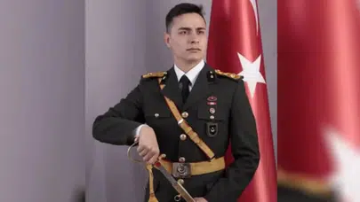 İhraç edilen teğmenlerden Deniz Demirtaş göreve başladı