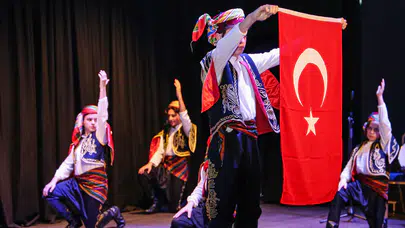 18 Mart Çanakkale şehitlerini anma programı! İlkokul ve lise için örnek hazır program