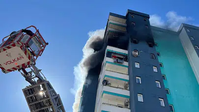 Adana’da 13 katlı binada yangın: Mahsur kalan hamile kadın kurtarıldı