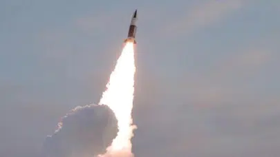 Kuzey Kore Japon Denizi yönüne 10 balistik füze ateşledi