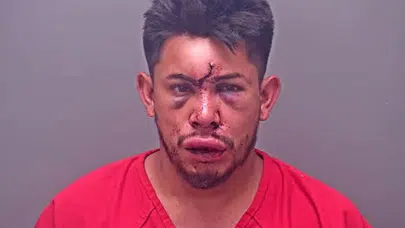 13 yaşındaki çocuk, evdeki olayı görünce babasını dovdu