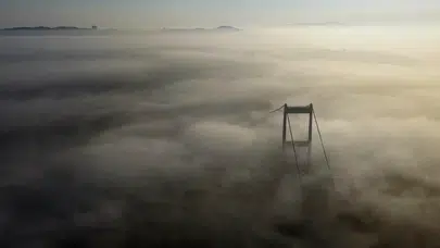 İstanbul'da sis etkili oldu: Fatih Sultan Mehmet Köprüsü görünmez oldu