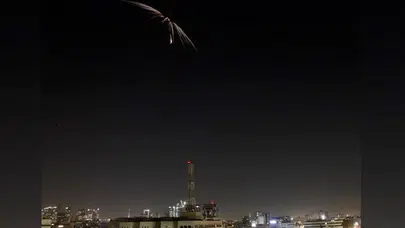 Tel Aviv'e füze yağdı güçlü patlamalar oldu siren sesleri gece boyu susmadı