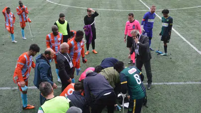 Üzücü olay! Maç sırasında kalp krizi geçiren teknik direktör hayatını kaybetti