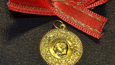 23 Nisan’da altın fiyatlarında düşüş gram ve çeyrek altın geriledi