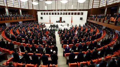 Sosyal medya ve doğum izni düzenlemelerini içeren kanun teklifi TBMM'de kabul edildi