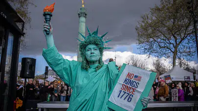Trump, Restoranda Protestolarla Karşılaştı!