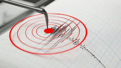 Japonya'da 7.4 büyüklüğünde deprem!