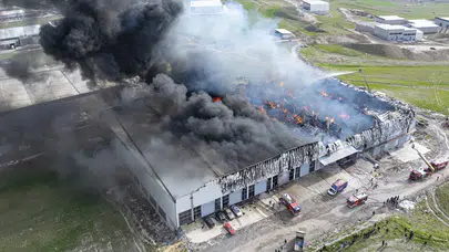 Ankara’da mobilya deposunda yangın: Müdahale sürüyor