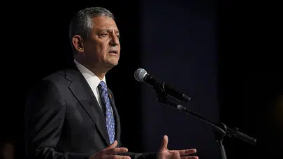 Özgür Özel’den Onursal Adıgüzel çıkışı: Parti içi tartışmalara sert mesaj