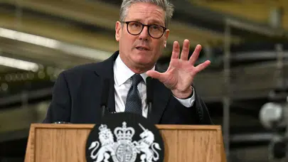 İngiltere Başbakanı Starmer iki ismi işaret ederek isyan etti: Bu ikisinden bıktım