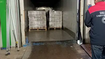 Sakarya'da 32 ton son tüketim tarihi geçmiş tavuk eti ele geçirildi