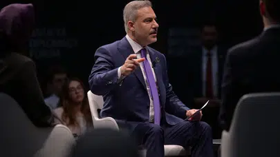 Gençlerden Hakan Fidan'ı terleten soru: Buna cevap veremeyeceğim!