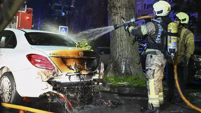 İstanbul’da esrarengiz yangın: Lüks araçlar peş peşe yandı