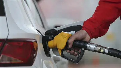 Akaryakıtta haftalar sonra indirim benzin ve motorin fiyatları geriledi