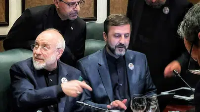 ABD ile masaya oturan İran heyetinden ilk fotoğraf geldi