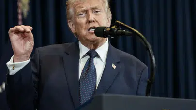 Beyaz Saray’dan resmi açıklama geldi: Trump hastaneye mi kaldırıldı?