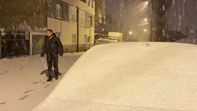 Sarıkamış’ta kış geri döndü kar kalınlığı 15 santimetreye ulaştı