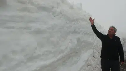 O şehrimizde şaşırtan olay: Kar 2 metreyi aştı