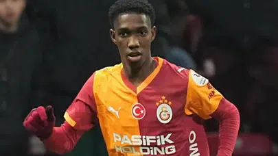 Galatasaray Puan Kaybı Yaşadı, Yaser Asprilla ile Taraftarın Sabrı Taştı! Eleştirilerin Ardından Yıldız Futbolcu Geri Adım Attı