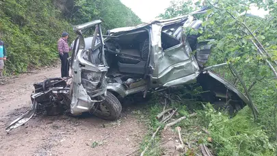 Giresun’da kamyonet 400 metre takla attı: 2 yaralı