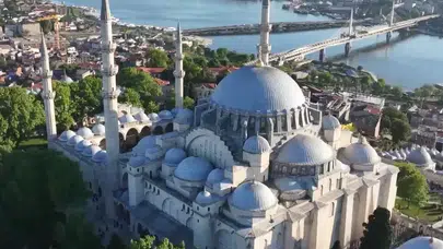 İstanbul’un tarihi camilerinde bayram namazı yoğunluğu