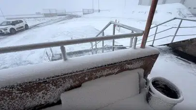 Ardahan’ın yüksek kesimlerine mayıs ayında kar yağdı