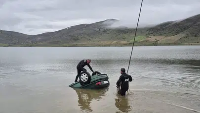 Sivas’ta park halindeki otomobil gölete düştü: Facia ucuz atlatıldı