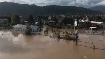 Hatay’da sağanak alarmı: Antakya’da yollar göle döndü