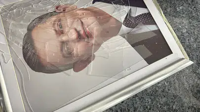 Kılıçdaroğlu’nun ekibi genel merkeze giriş yaptı: Ekibi çikolata dağıttı