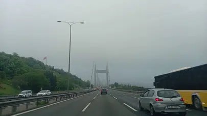 İstanbul'da yağmur ve sis etkili oluyor