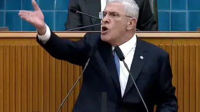Müsavat Dervişoğlu’nun sözleri İYİ Parti grubunu ayağa kaldırdı