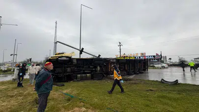 Myanmar’da bambu yüklü kamyon devrildi: 16 ölü, 21 yaralı