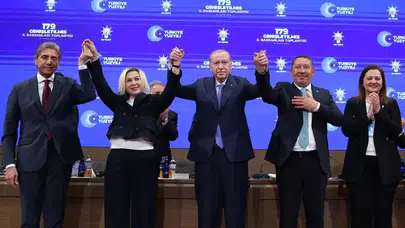 Cumhurbaşkanı Erdoğan’dan yeni siyasi geçiş mesajı: Aramıza katılacak arkadaşlar var
