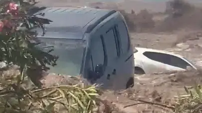 Doğu Akdeniz'de kuvvetli yağış: Caddeleri su bastı