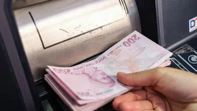 Tarihler belli oldu! Emeklilerin hesabına bu ay iki ödeme birden yatacak