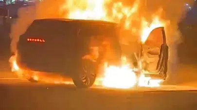 Diyarbakır’da elektrikli SUV alev aldı: Yangın battaniyesiyle söndürüldü