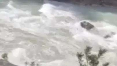 Adana'da serinlemek için girdiği çayda kaybolan gencin cansız bedeni bulundu