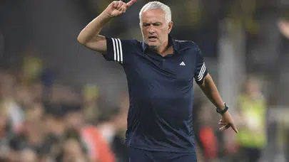 Mourinho üzgün: Namağlup bitirdiği ligi ikinci sırada tamamladı