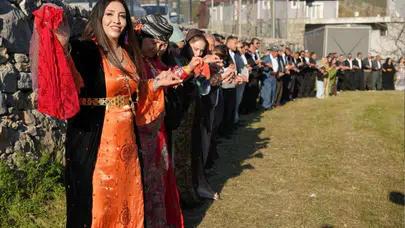 Düğün kararı tartışma yarattı: Kadınların halay başı olması gündem oldu