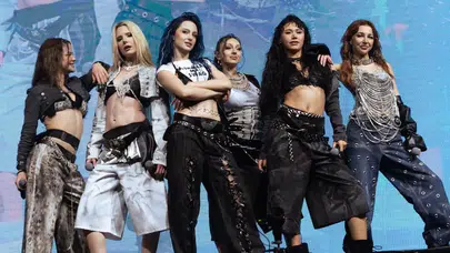Protestolar işe yaramadı, Manifest konserinde salon tıklım tıklım doldu
