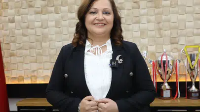 Burcu Köksal "AK Parti'ye katılıyorum" diyerek duyurdu