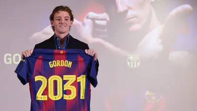 Barcelona, İngiliz futbolcu Anthony Gordon'ı transfer etti