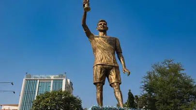 Dünyanın en büyük Messi heykeli için yıkım kararı