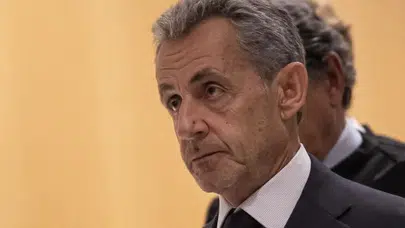 Sarkozy, Libya davasında hakim karşısında: 7 yıl hapis cezası talep edildi