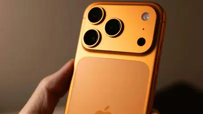 Yeni iPhone’un ilk görüntüleri sızdı: Apple’ın merakla beklenen telefonu gündem oldu