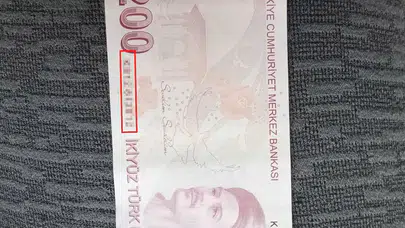 200 liralık banknotun sıra dışı seri numarası koleksiyonerlerin ilgisini çekti