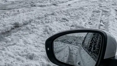 Tendürek Geçidi'nde dolu yağışı yolu beyaza bürüdü