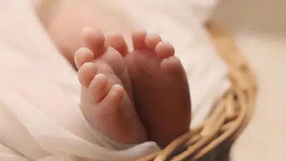 İngiltere’de sağlık skandalı: Yenidoğan ve doğum servislerinde ciddi ihmal